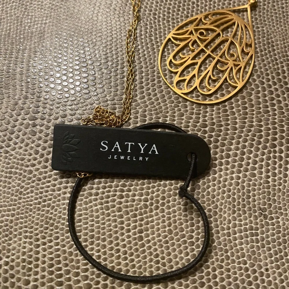 Satya Jewelry Gold Hamsa necklace